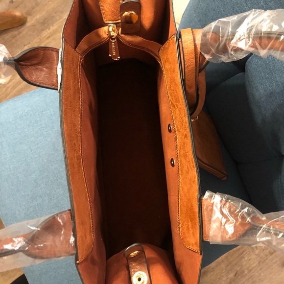 NWT purse with clutch - Picture 4 of 7